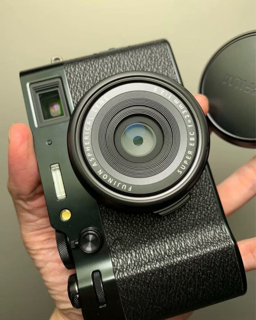 Fuji x100vi with 2 batteries