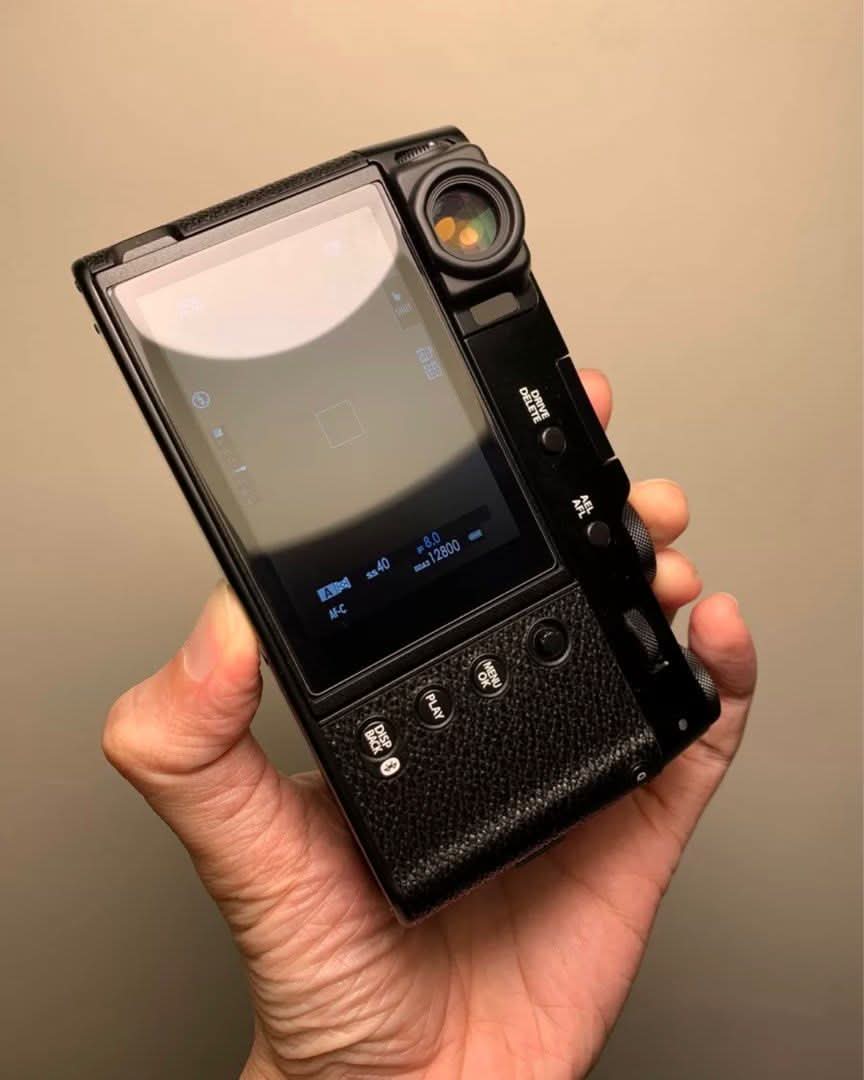 Fuji x100vi with 2 batteries