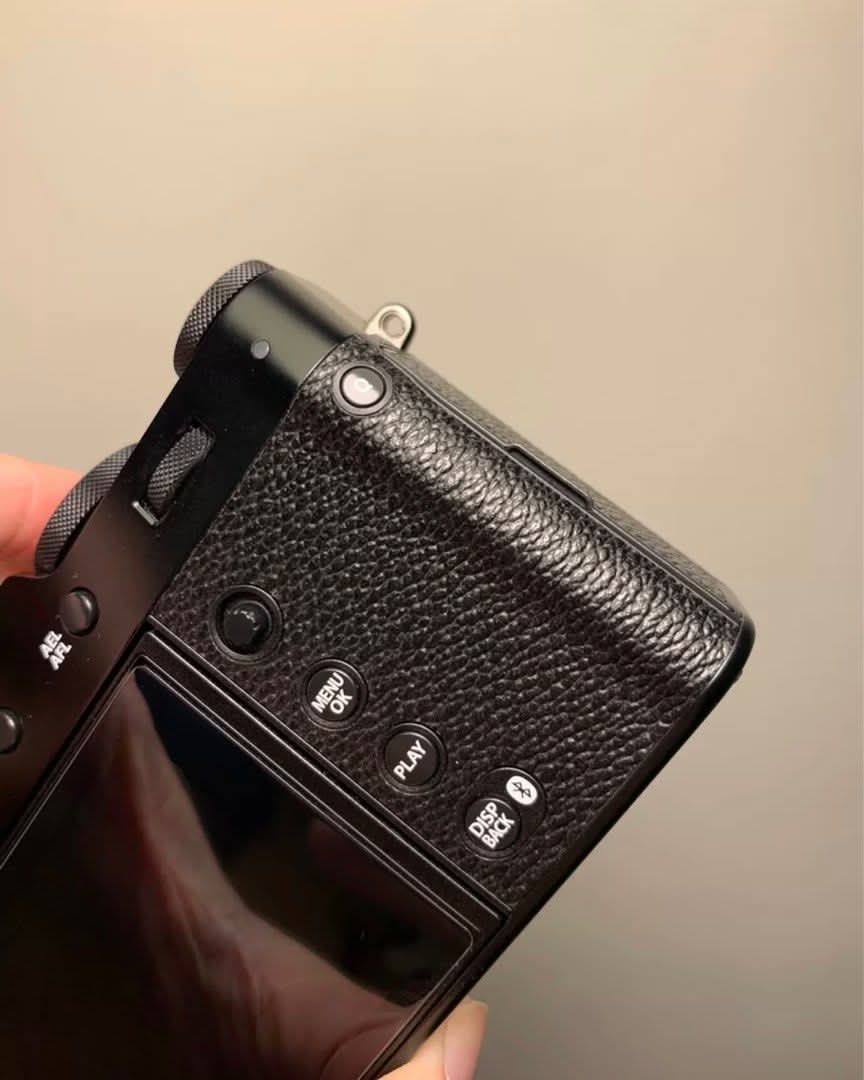 Fuji x100vi with 2 batteries