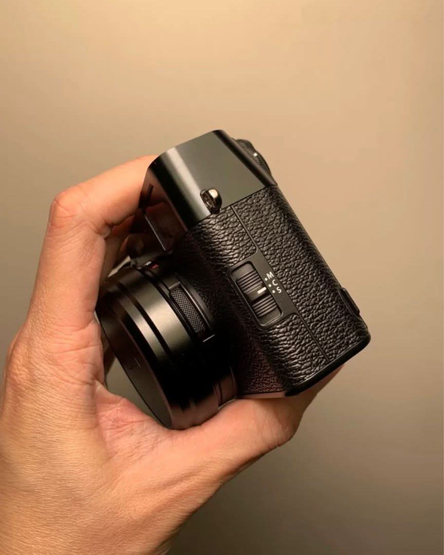 Fuji x100vi with 2 batteries