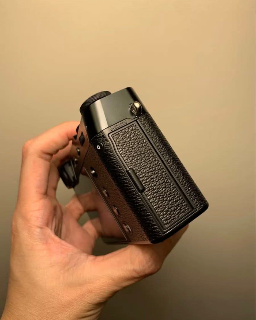 Fuji x100vi with 2 batteries