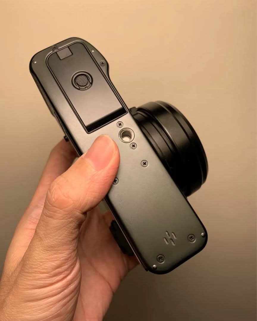 Fuji x100vi with 2 batteries