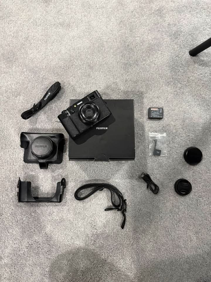 Fujifilm X100VI Black - Great condition with extras