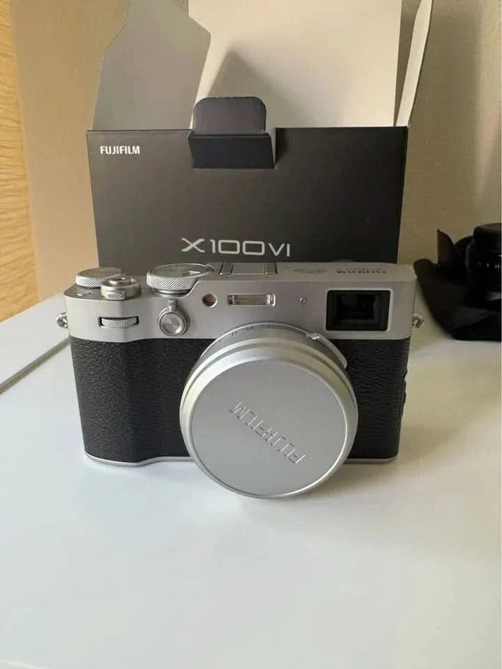 FujiFilm X100VI brand new silver