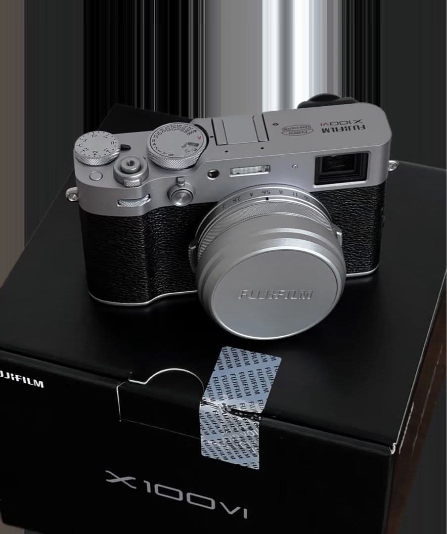 Fujifilm X100vi (Silver)