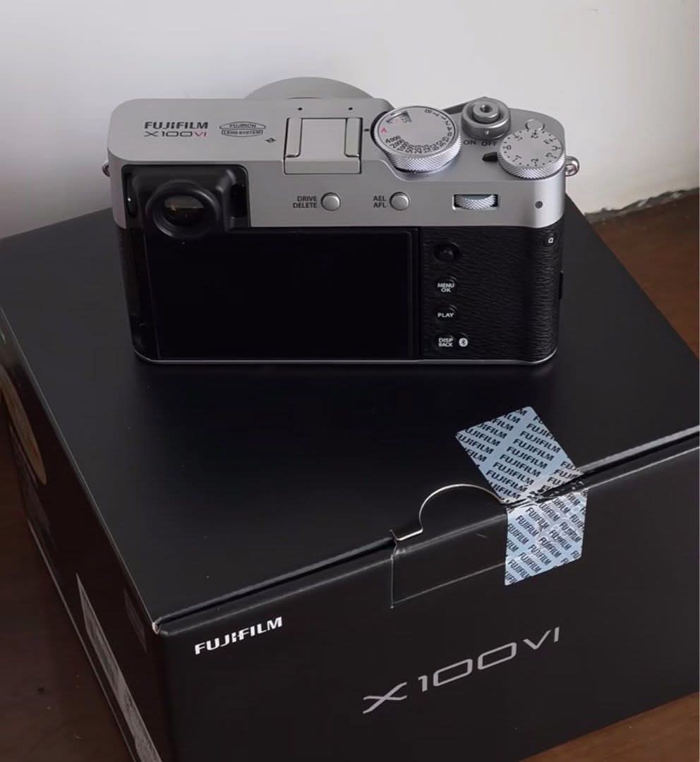 Fujifilm X100vi (Silver)