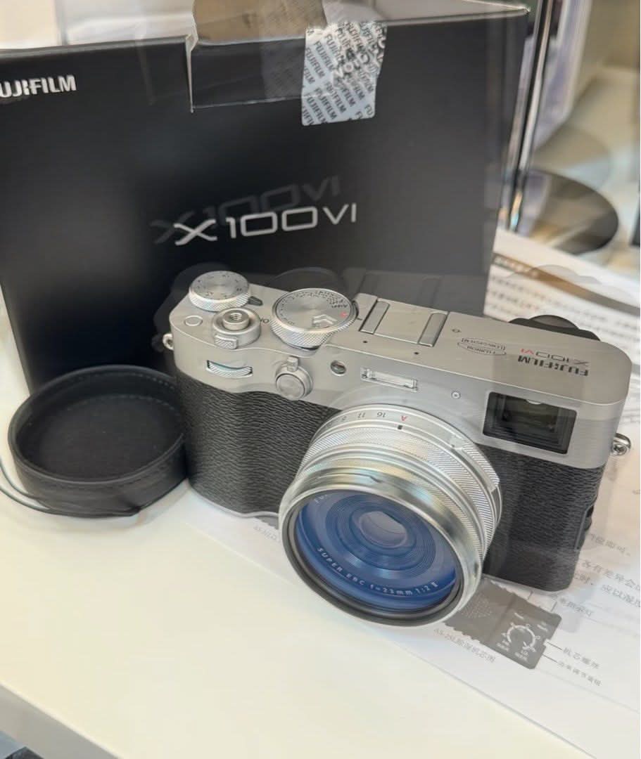 Fujifilm X100vi (Silver)