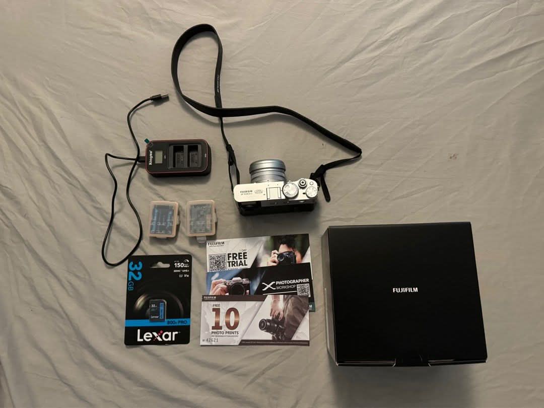 FUJIFILM X100VI [SILVER] WITH ACCESORIES & FREE VOUCHER