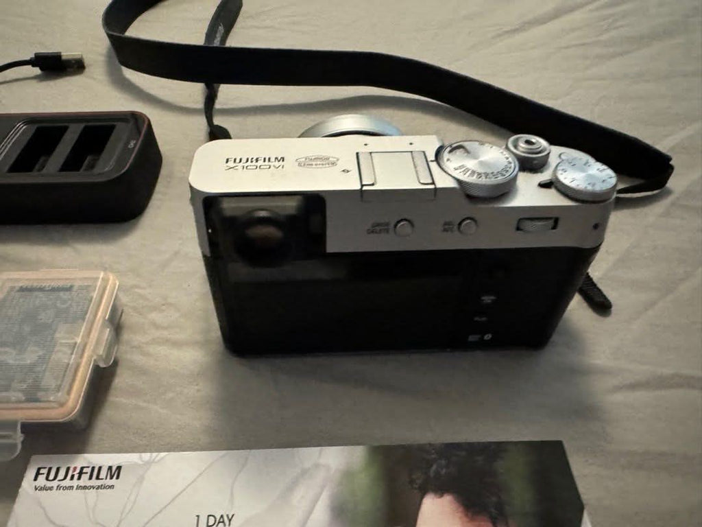 FUJIFILM X100VI [SILVER] WITH ACCESORIES & FREE VOUCHER